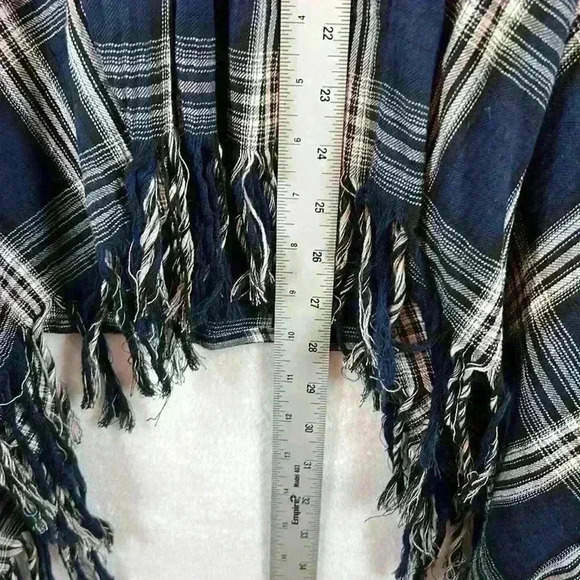 En Crème Flannel Cardigan Women’s Large Asymmetrical with Fringe - Picture 8 of 9